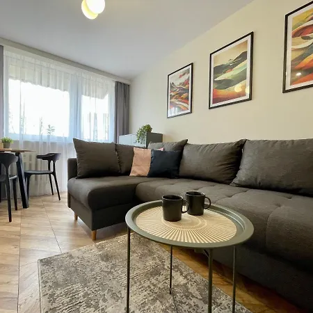 Apartment Przytulny Niedaleko Radomskiego Centrum Sportu