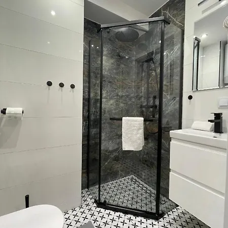 Apartment Przytulny Niedaleko Radomskiego Centrum Sportu Radom